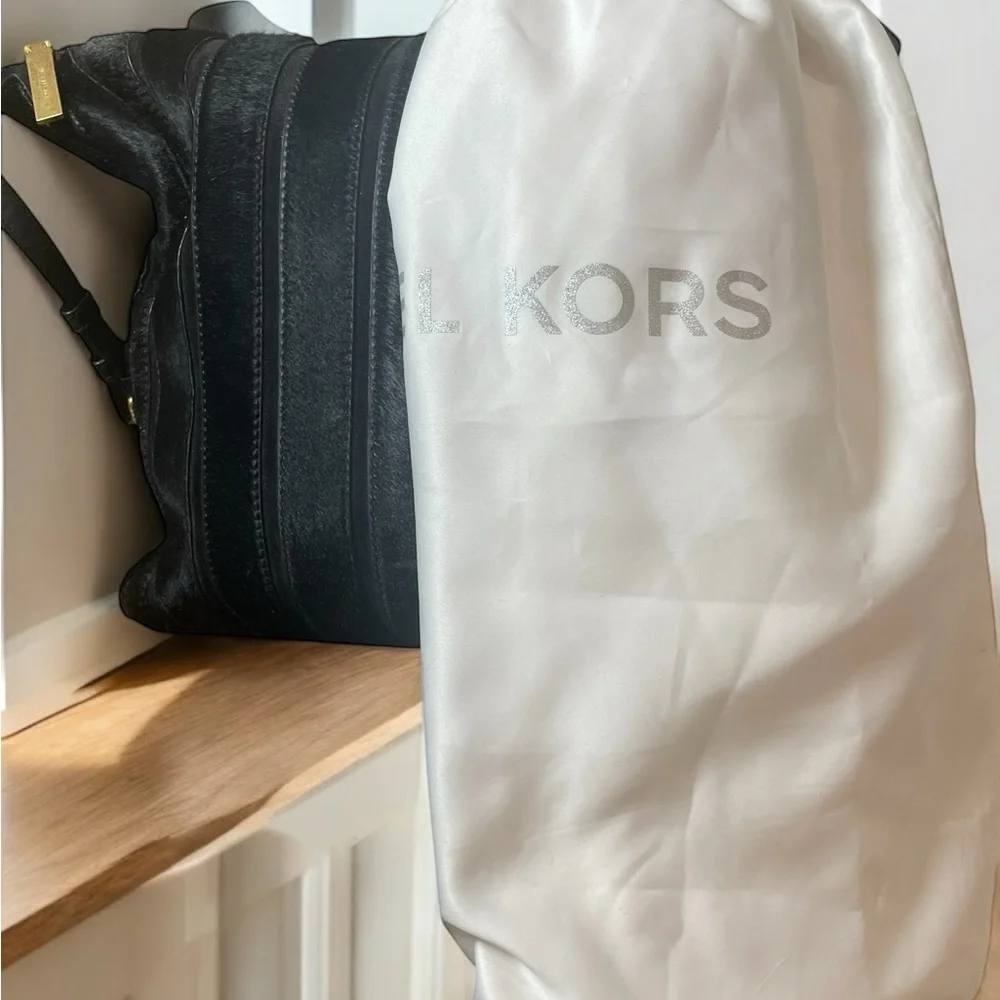 Michael Kors Black Brooklyn Applique Haircalf Feed Bag Purse with Dust Bag - Picture 3 of 15